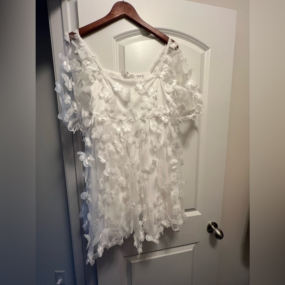 Short white dress from shopthesethree. Size medium. New never worn.